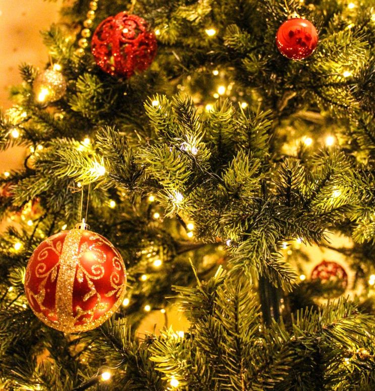 The Beauty and Benefits of Green Artificial Christmas Trees