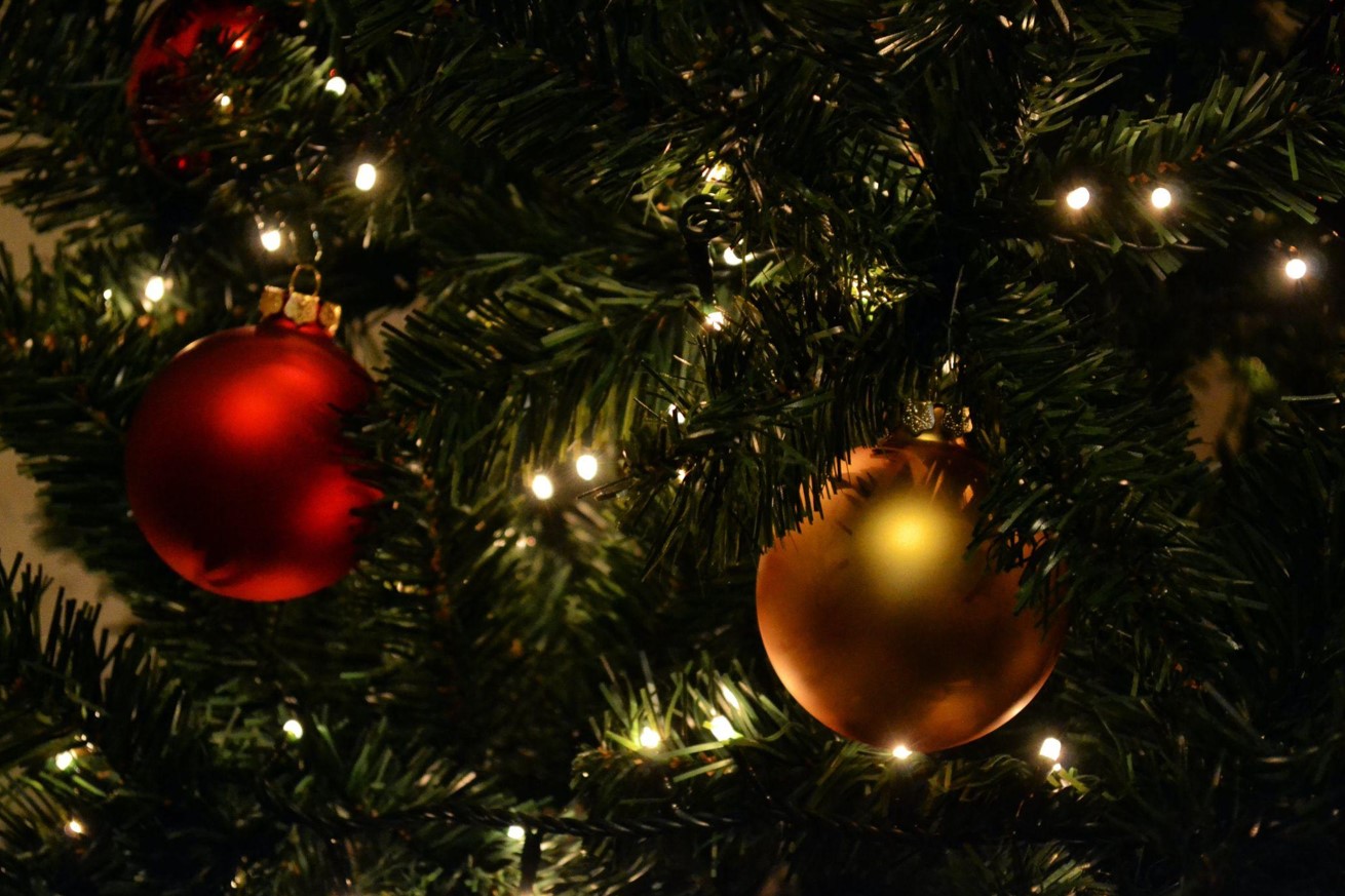 Pre-lit Options: Choosing Your Star for the Holidays